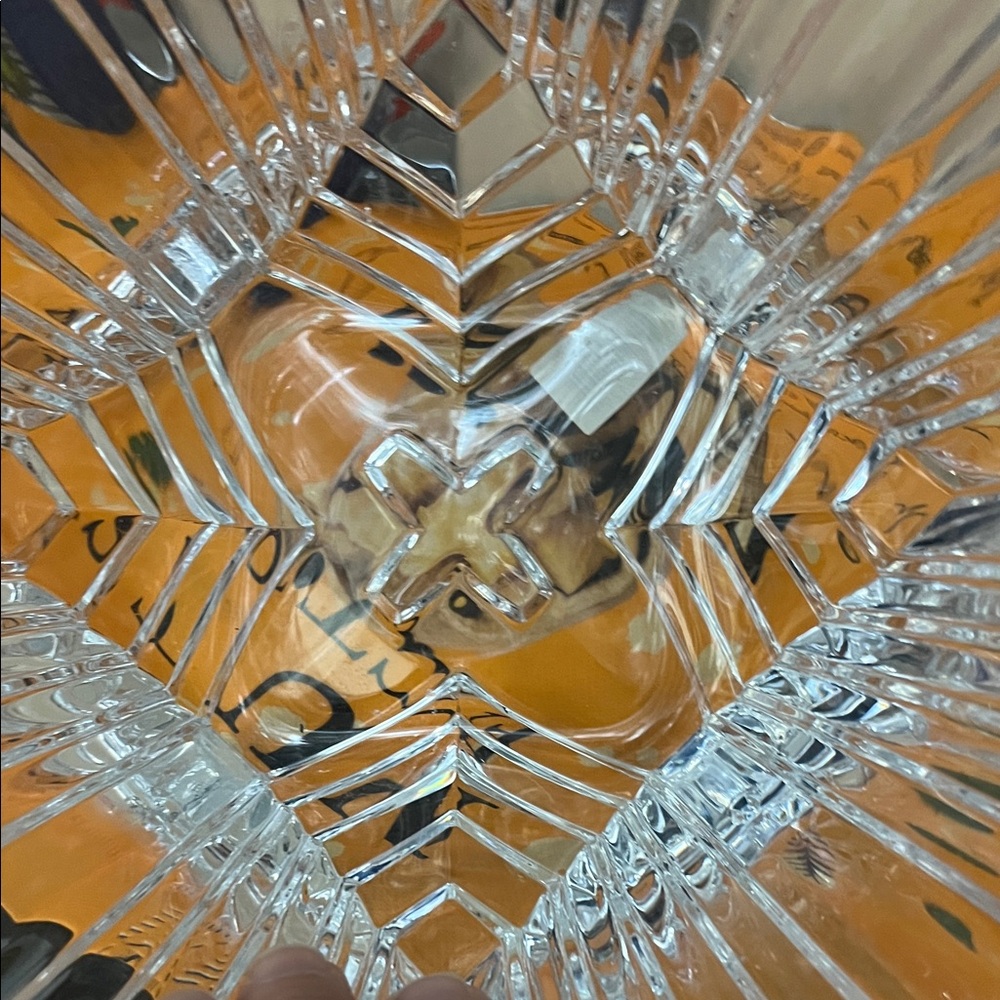 Elegant Clear Glass Bowl - Picture 4 of 6